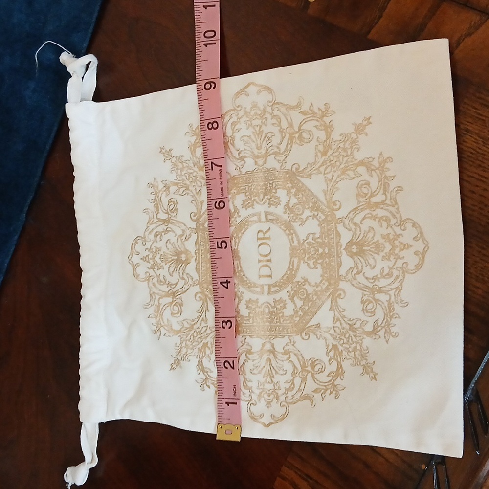 Dior Novelty Drawstring Pouch Limited Edition White And Gold - Picture 14 of 17